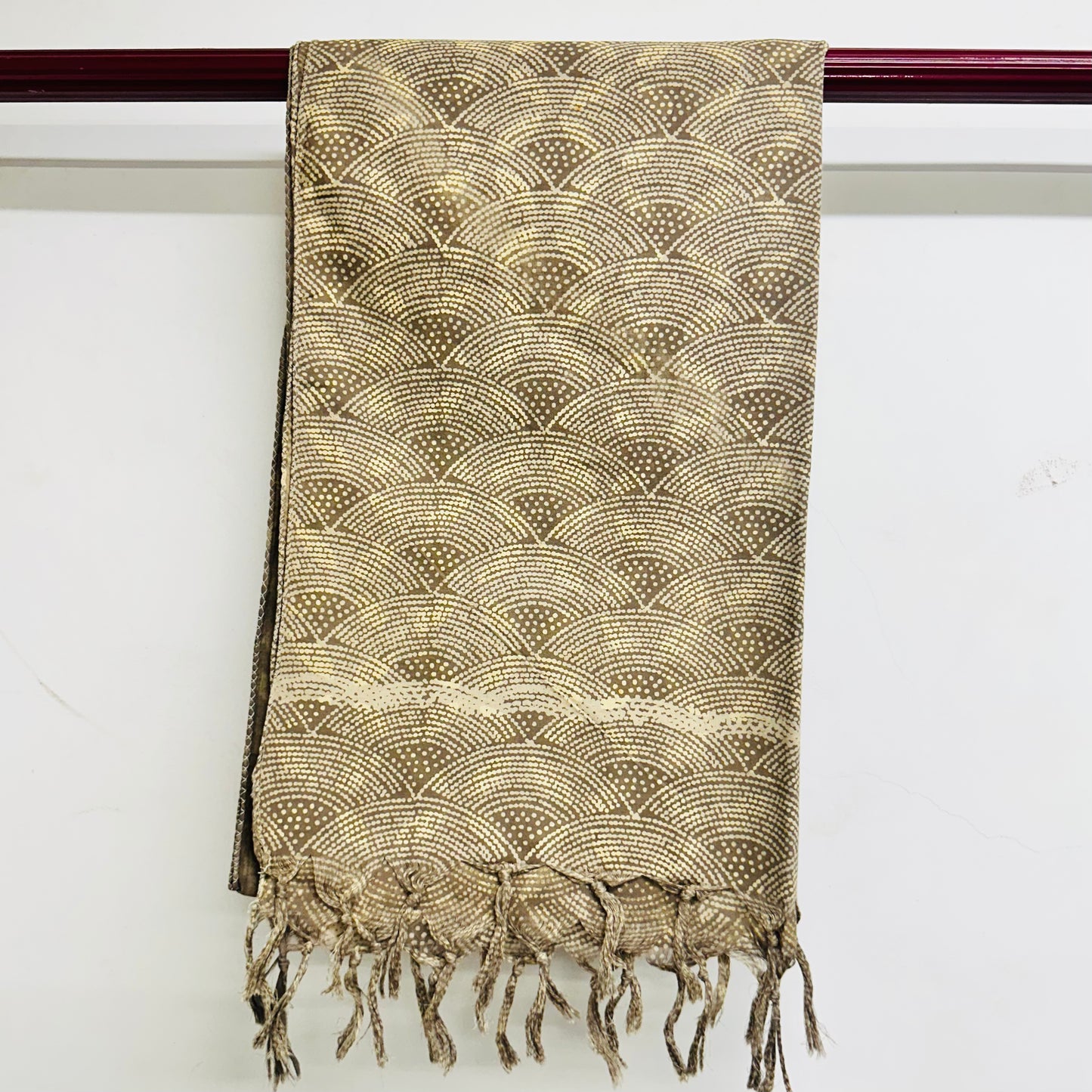 Textured scarf with geometric pattern