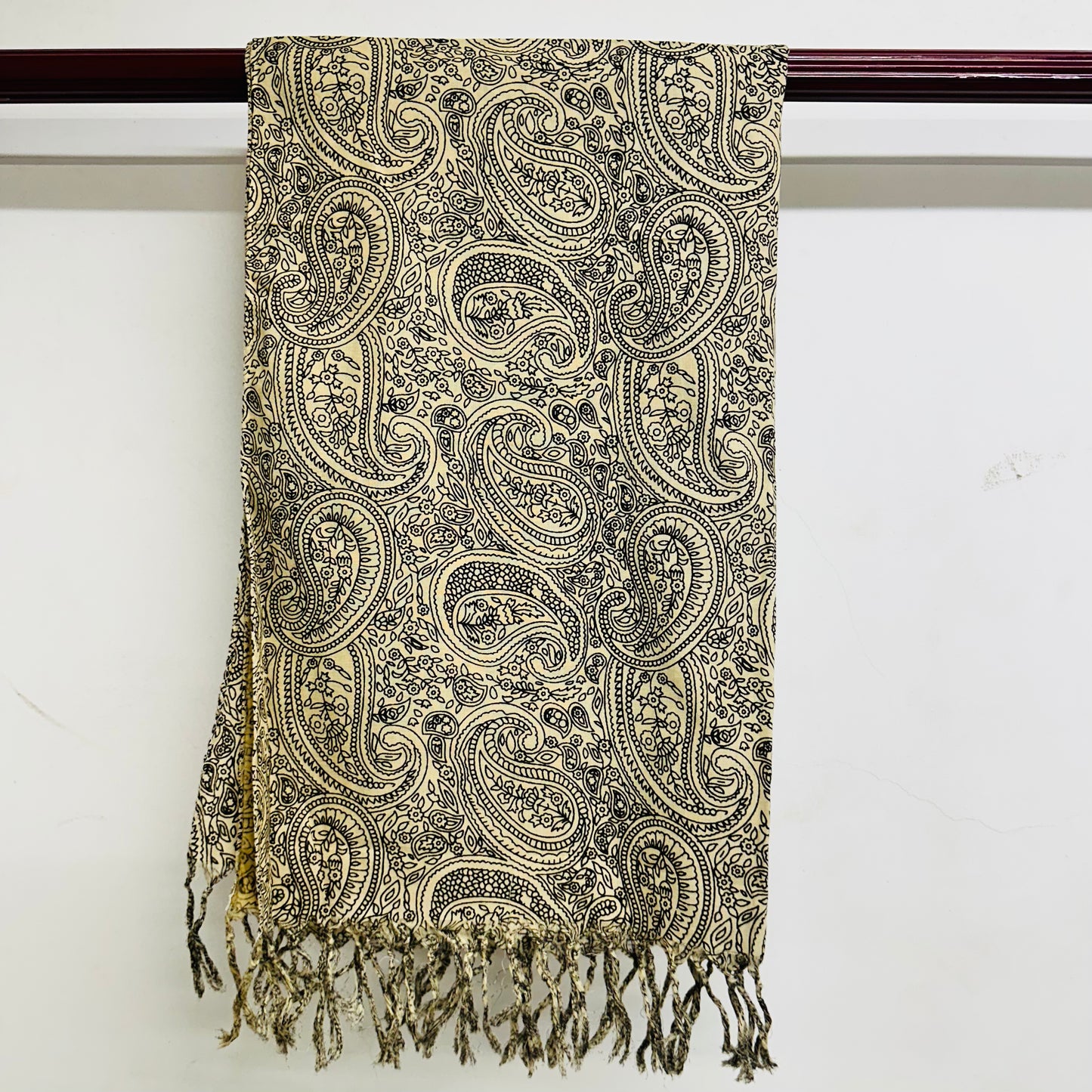 Paisley patterned scarf with tassels