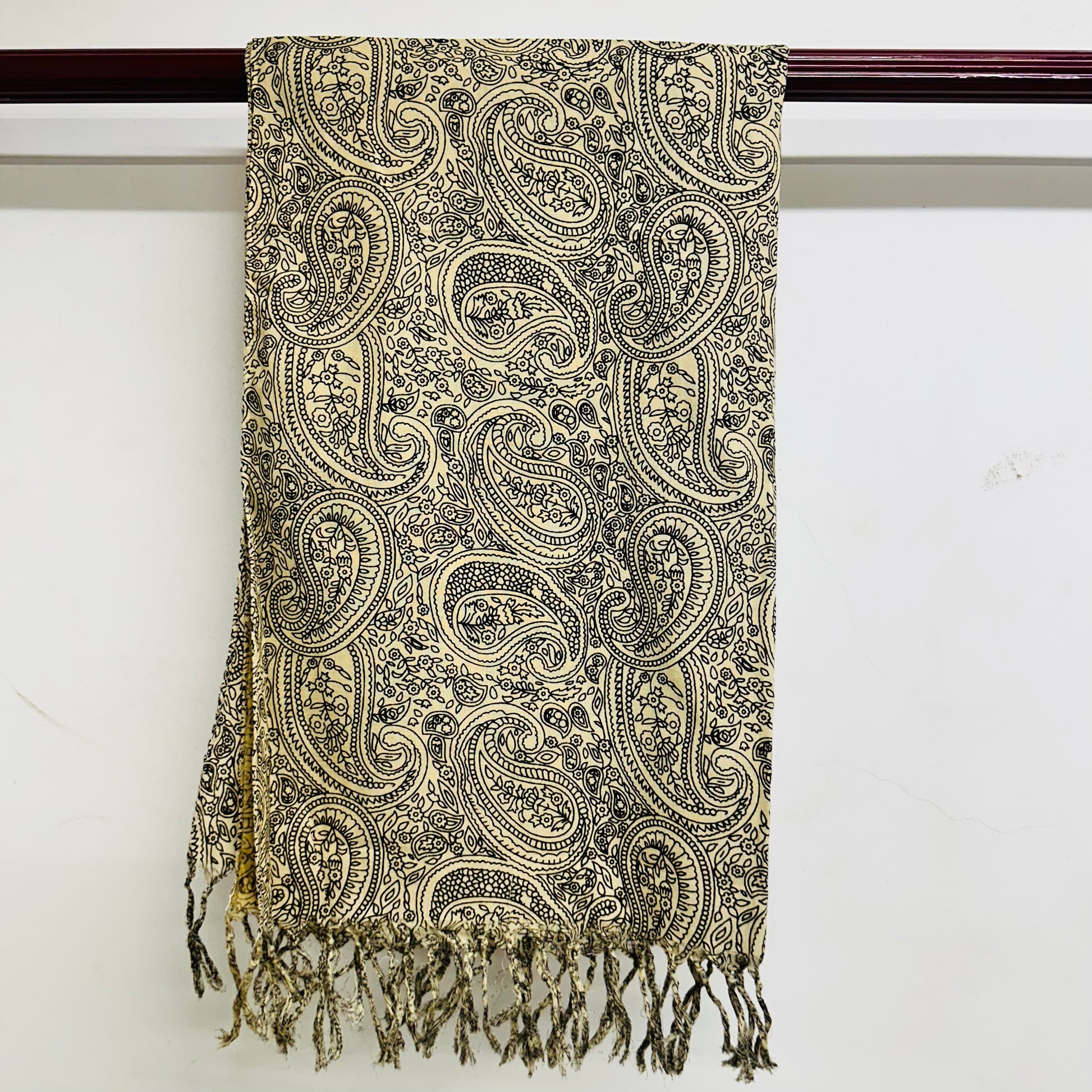 Paisley patterned scarf with tassels