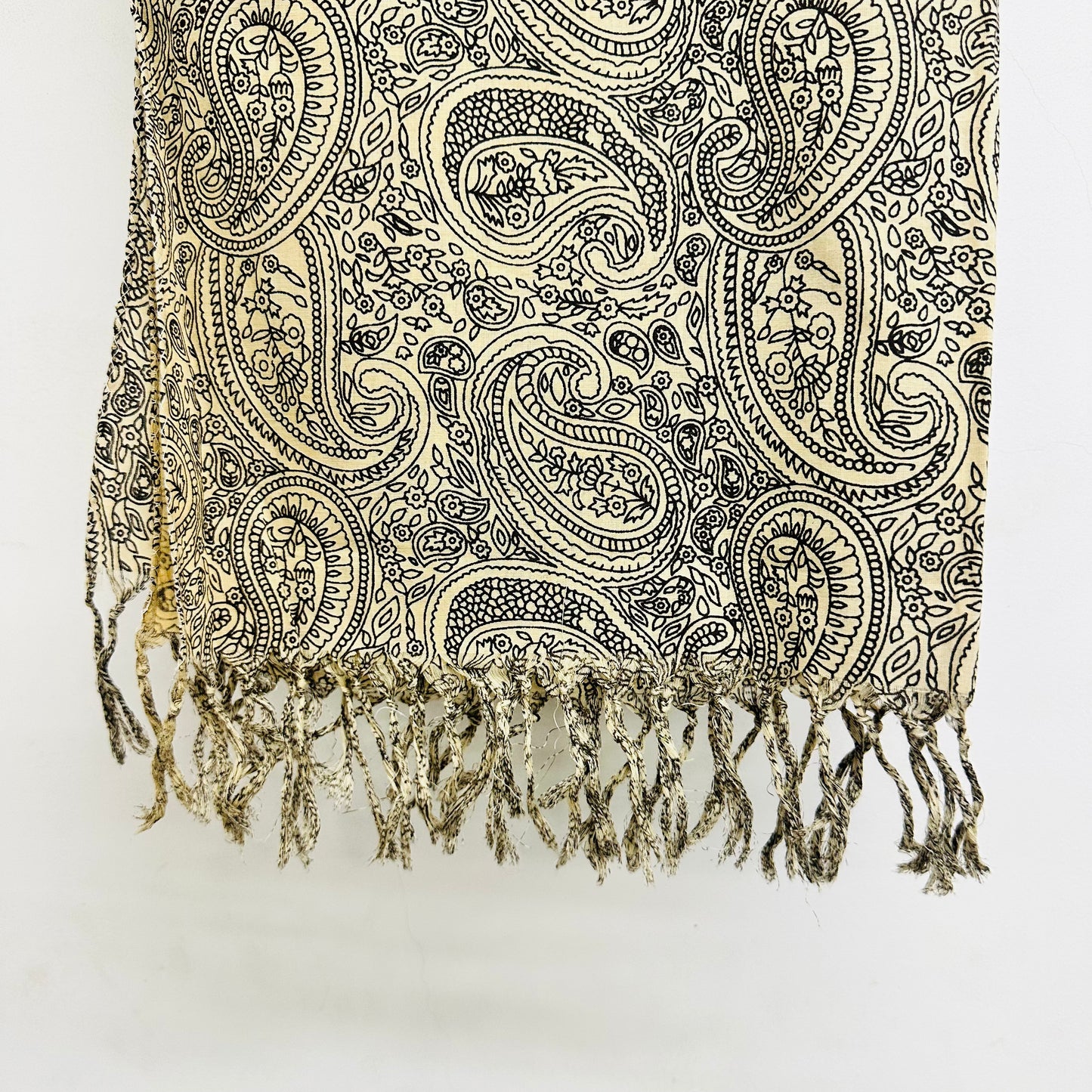 Paisley patterned Cotton scarf with tassels