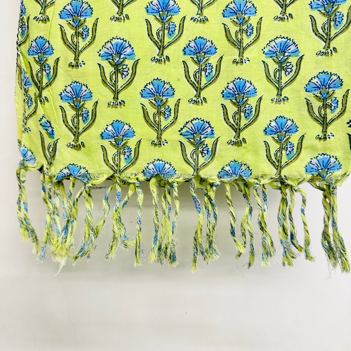 Green Cotton scarf with blue floral pattern and tassels