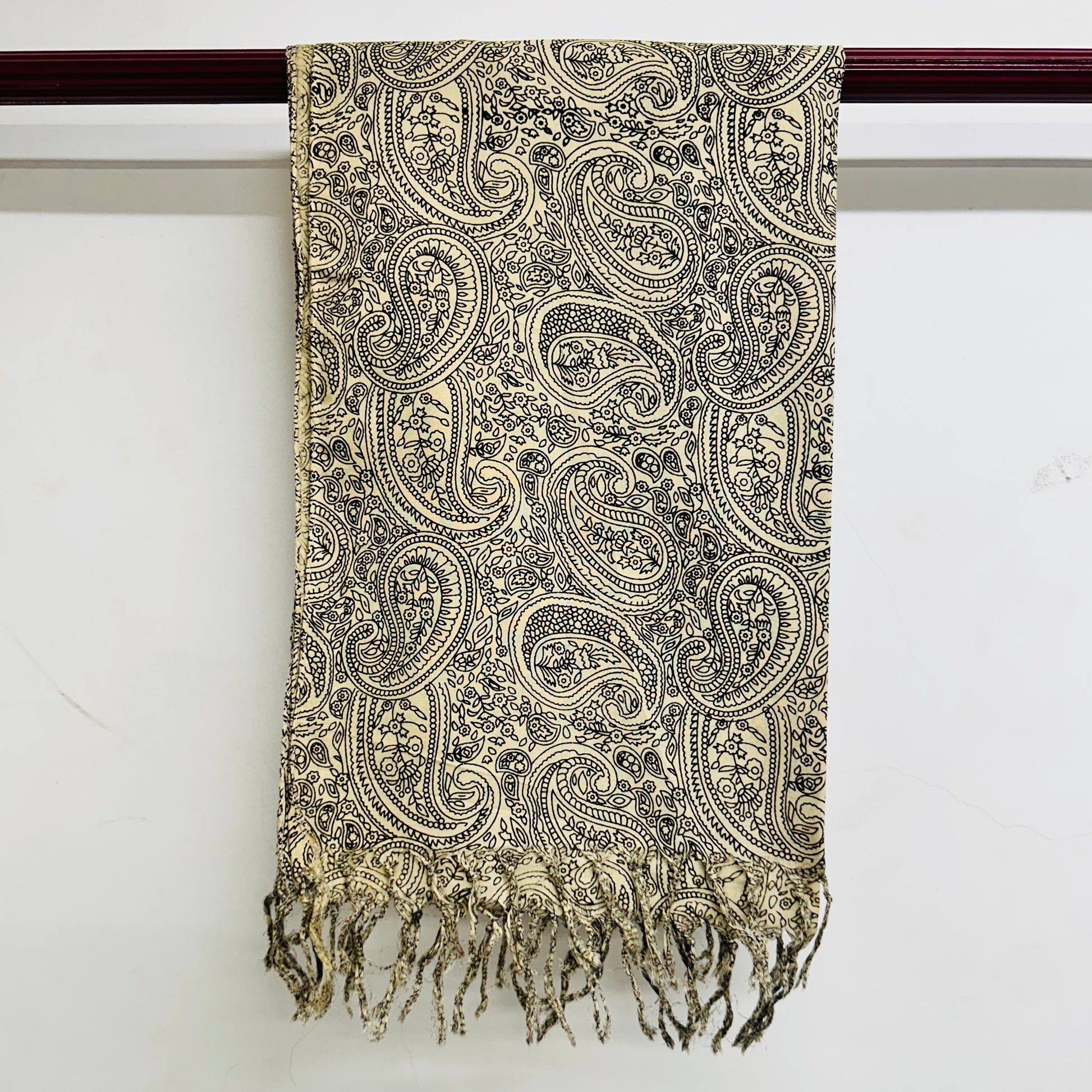 Paisley patterned scarf with tassels