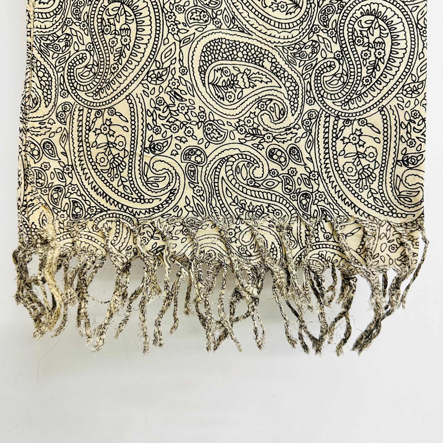 Paisley patterned Cotton scarf with tassels