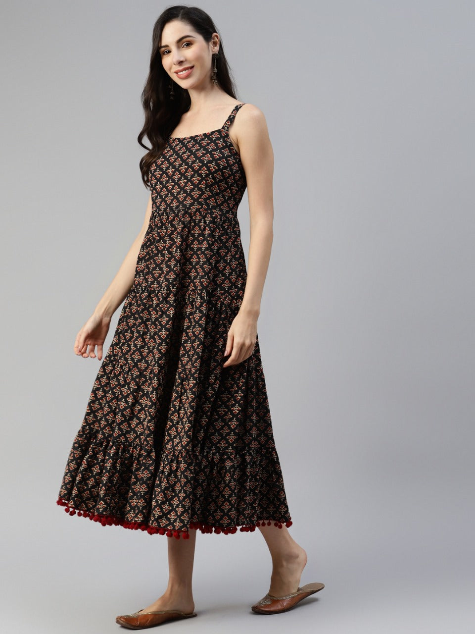Long Dress with Black Floral Print and Shoulder Straps
