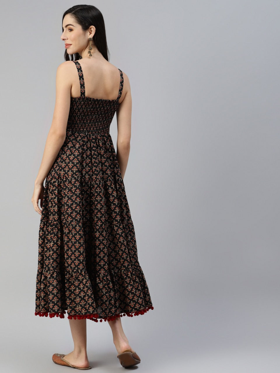 Long Dress with Black Floral Print and Shoulder Straps